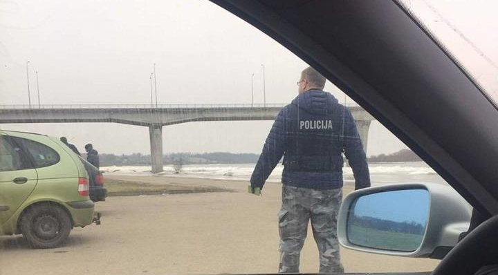 Miestą užgriuvo pareigūnai (nuotraukos) (13)