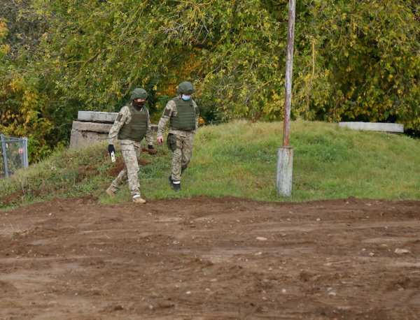 Mokyklos stadione rado miną (nuotraukos) (4)