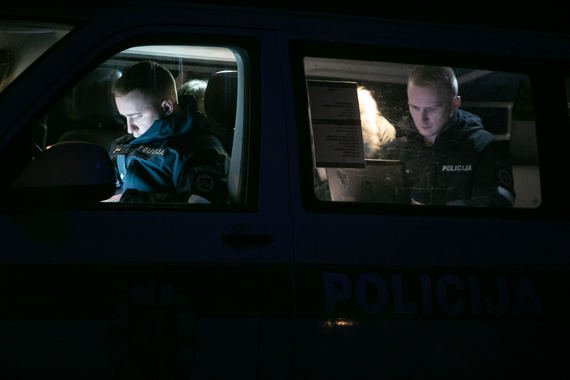 Mįslingas pagrobimas: visą naktį intensyviai vykdyta mergaitės, kurios niekas nepasigedo, paieška bevaisė, pareigūnai kreipėsi į visuomenę