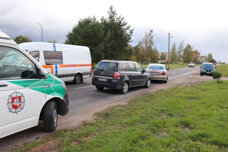 Neblaivi politikė taranavo automobilį, paimtas vaikas (32)