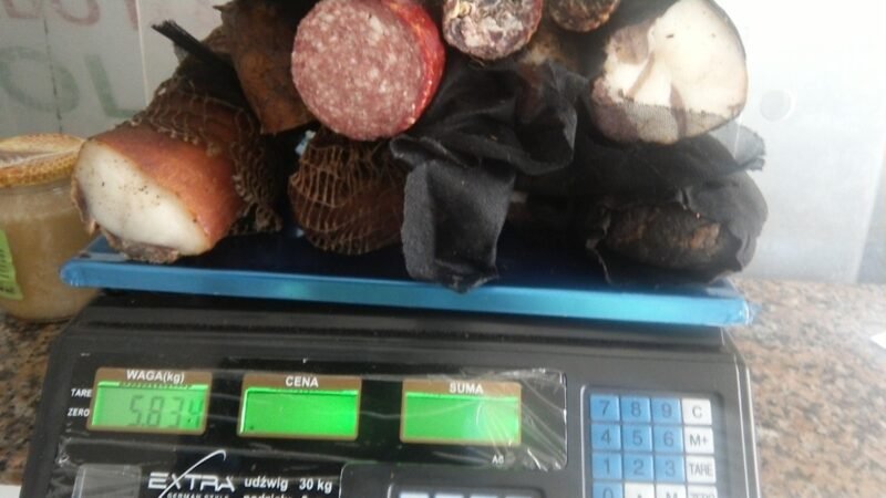 Nelegalaus mėsos gamintojo patalpose – antisanitarinės sąlygos (1)