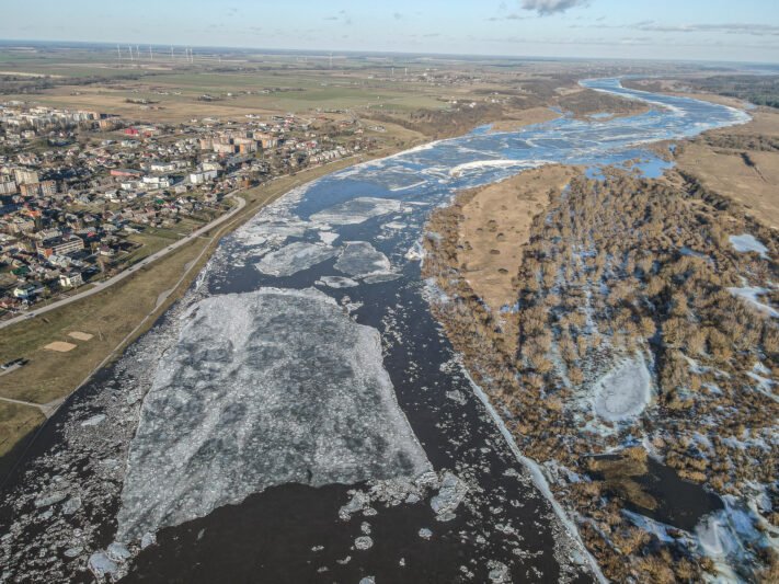 Nemunas išnešė žiemą – ledonešį stebėjo minios (video) (5)