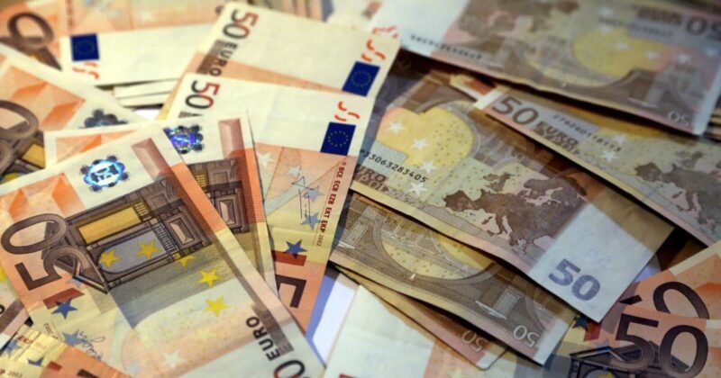 Nusikaltėliai pasisavino didžiulę sumą (4)