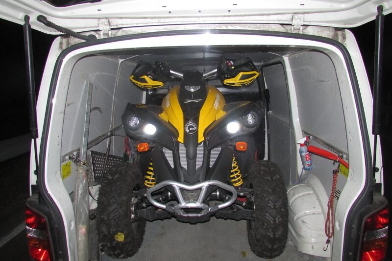 Pareigūnai vogtoje bėglio mašinoje rado ir vogtą keturratį (6)