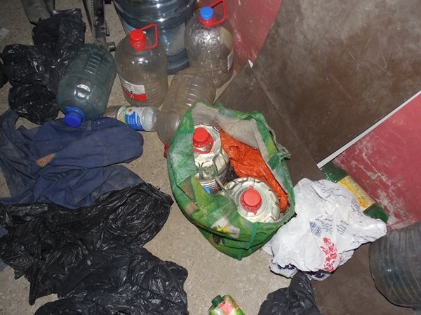 Pasieniečiai garažuose rado naminukės (nuotraukos) (5)