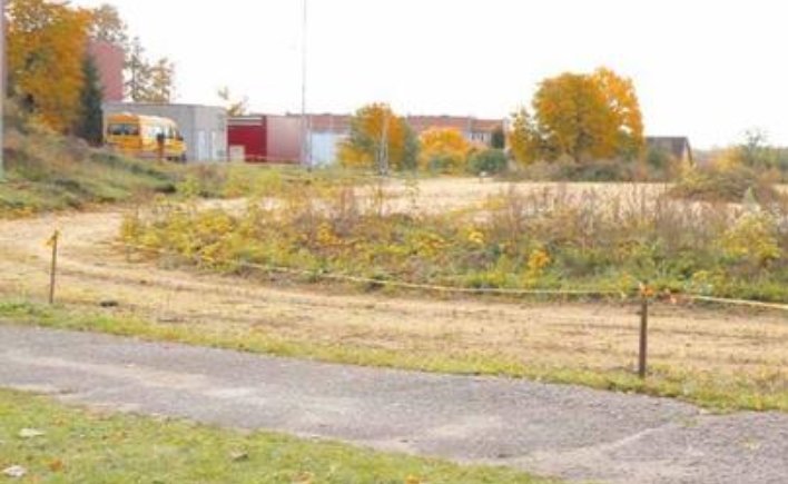 Pasirašyta sutartis dėl Naujamiesčio progimnazijos stadiono (7)