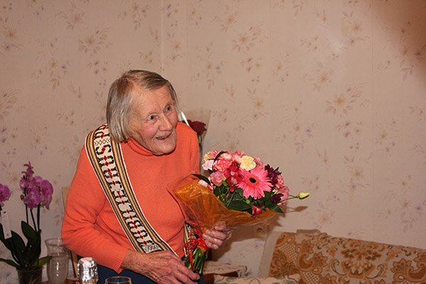 Pasveikino šimtametę