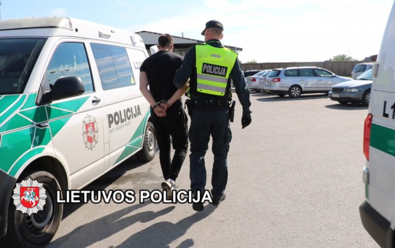 Patrulių įtarimai pasitvirtino – rado narkotikų (3)