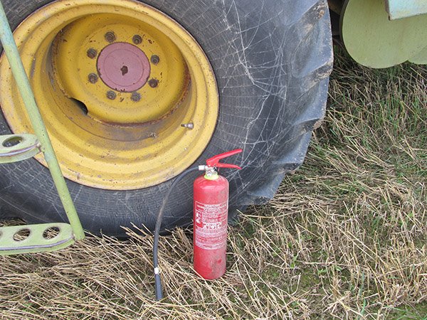 Pavidaujo I kaime sudegė kombainas (1)