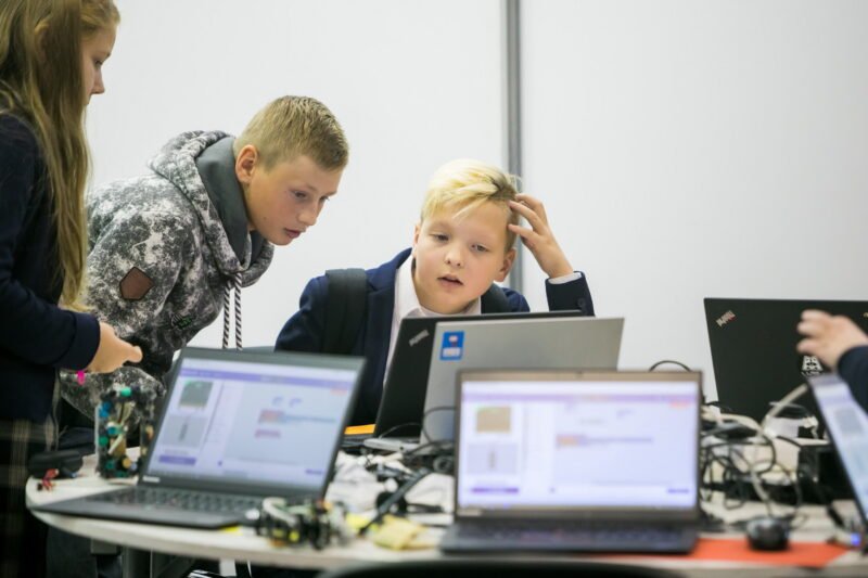 Penktokams dalins nemokamus mikrokompiuterius