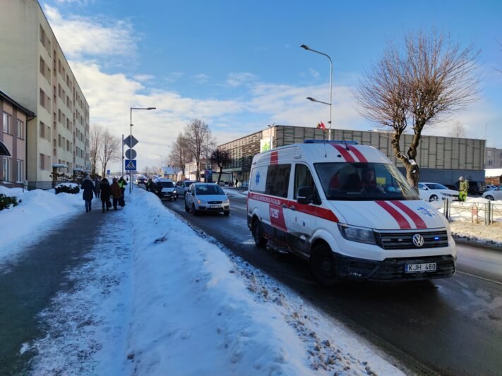 Perėjoje partrenkė moterį (9)