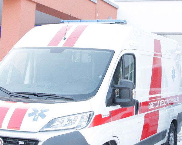 Persisvėręs per turėklus iš antro aukšto nukrito vaikas (1)