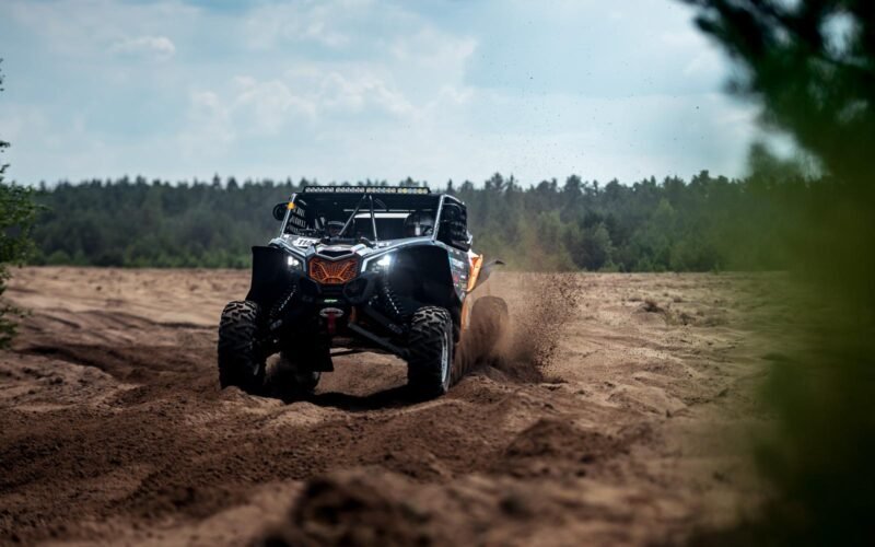 Pirmoji lenktyninė „Breslau rally“ diena: sportininkams kortas maišė smėlis ir karštis