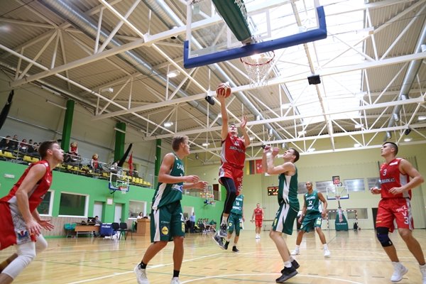 Pirmosiose rungtynėse iškovojo pergalę (nuotraukos, video)