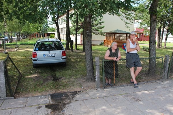 Po avarijos įlėkė į vaikų darželį (nuotraukos)