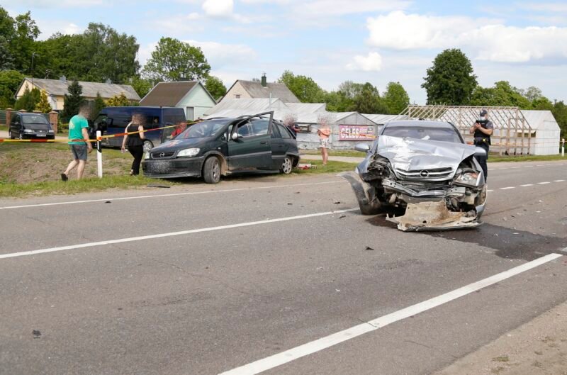 Po susidūrimo – vyras ir moteris ligoninėje (nuotraukos) (5)