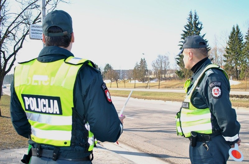 Policija galės panaikinti techninę apžiūrą kelyje (6)