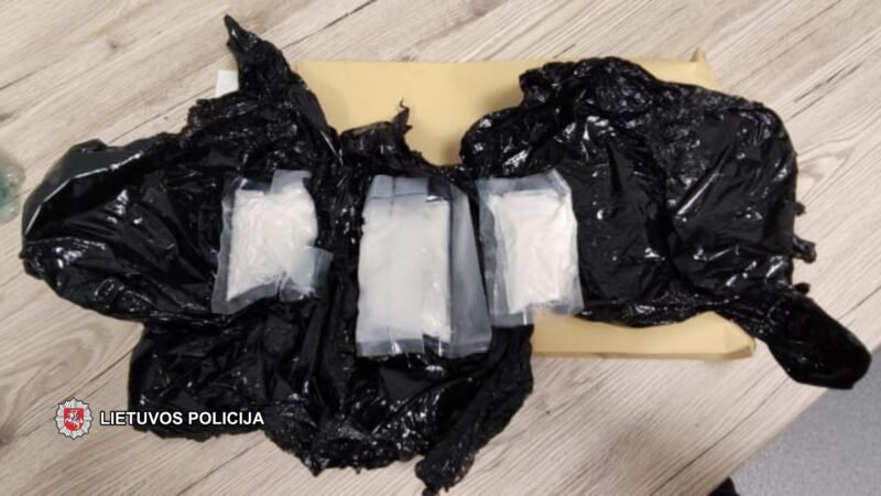 Policija sulaikė narkotikų platintojus, paėmė didelius kiekius narkotikų (3)