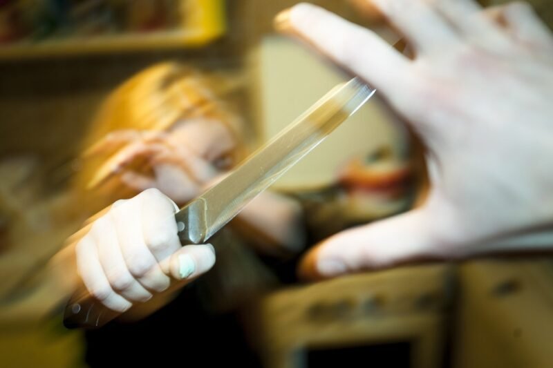 Policija sulaikė siautėjusias moteris, specialistai paėmė vaiką