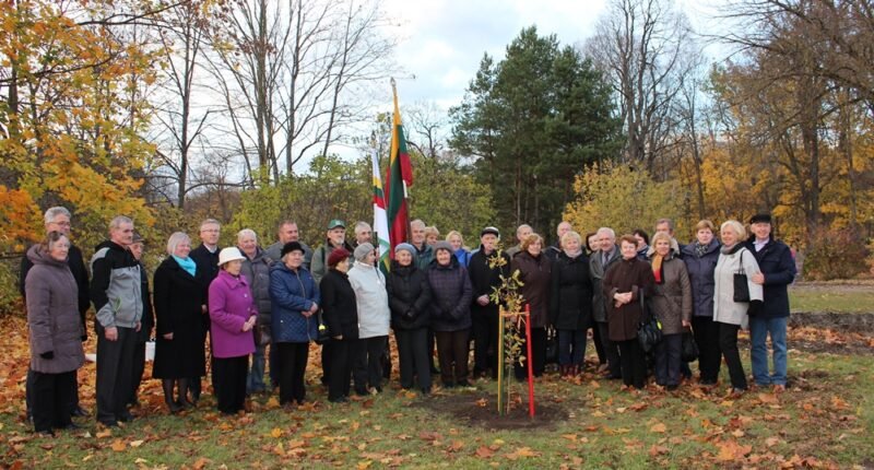 Politiniai kaliniai ir tremtiniai mini trisdešimtmetį