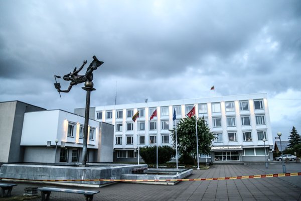 Pranešė apie bombą savivaldybėje (video, nuotraukos, papildyta)