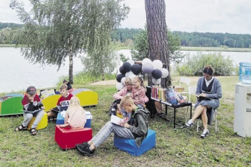 Prie karjero įsikūrė keliaujanti lauko skaitykla