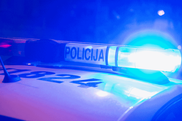 Prie vairo – girtas, automobilyje – narkotikų pypkė