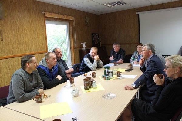 Problemoms spręsti valdžia prašo pagalbos ir laiko