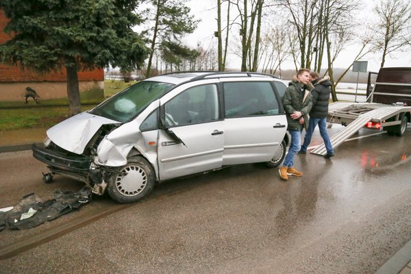 Pėsčiųjų zonoje – skrydis į pastatą (nuotraukos) (13)