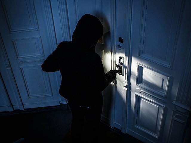 Ragina saugotis tamsaus gymių moterų (2)