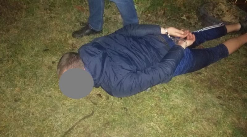 Rastas nudurtas vyras, sulaikyta įtariamųjų pora