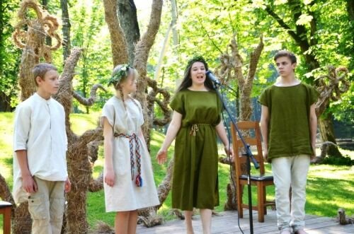 Raudonėje renkasi jaunieji maironiečiai