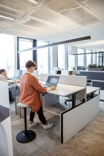 Reguliuojamo aukščio stalas: ką būtina žinoti renkantis?