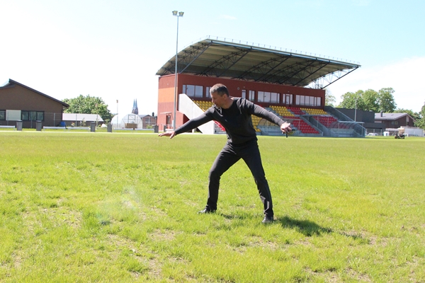 Rekonstruotas stadionas tinka tik ožkoms ganyti (nuotraukos) (54)