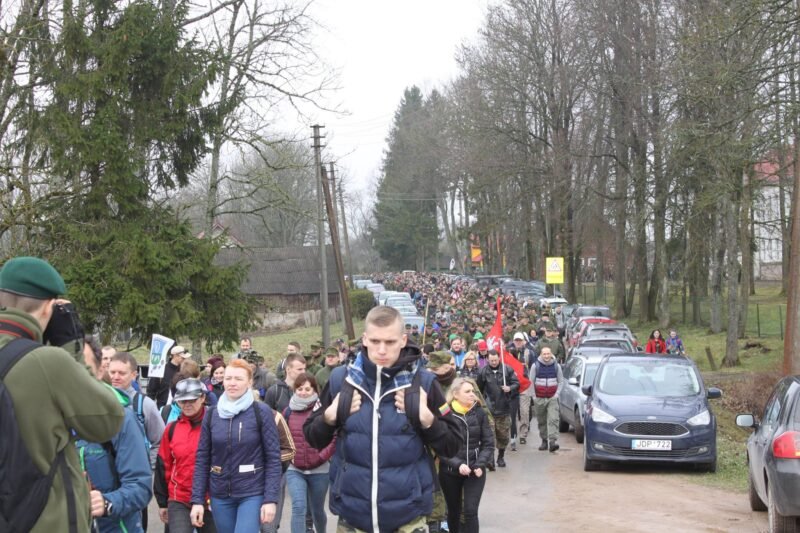 Rekordinis partizanų pagerbimo žygis girių takais – pokario karžygiams nusilenkė 2 200 žmonių (nuotraukos)