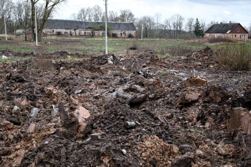 Senas šiukšlynas virto kovos lauku