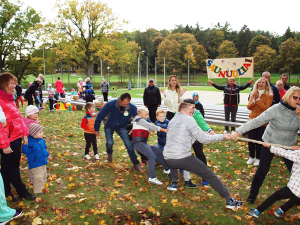 Sportavo „Ąžuoliuko“ vaikai ir tėveliai