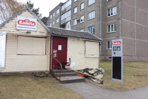 Sudegė bandelių kioskas