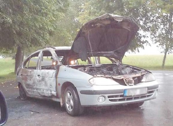 Sudegino automobilį