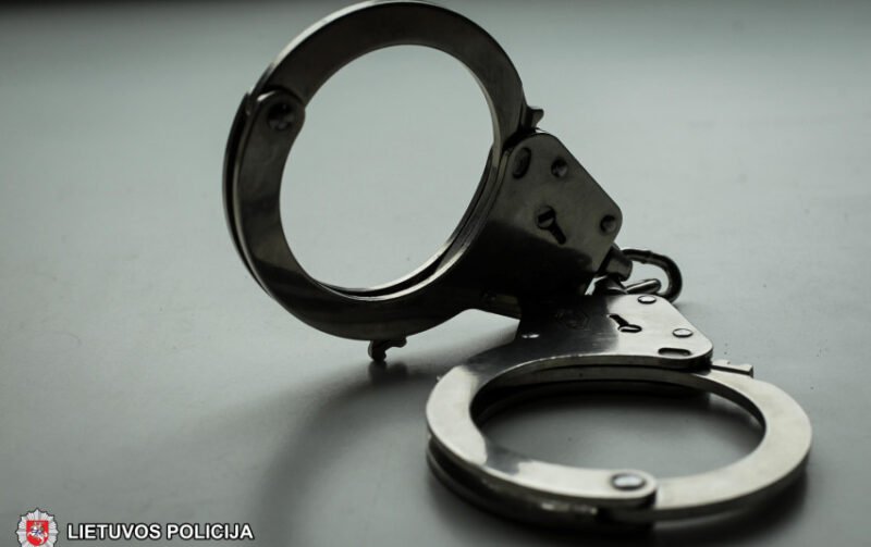 Teismą pasiekė byla dėl padegto policininko automobilio