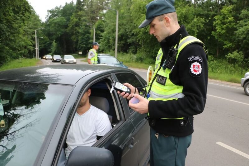 Tyrimas: kelių eismo taisyklių pažeidėją galima atpažinti dar iki egzamino „Regitroje“