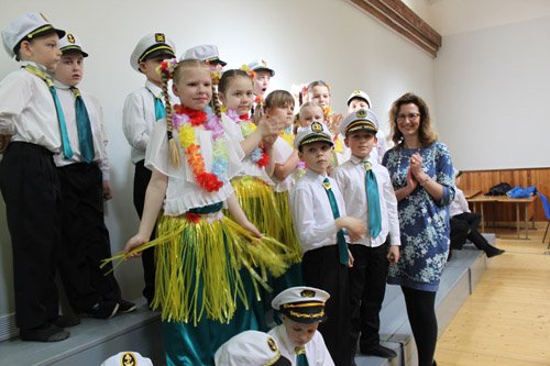 Užbūrė spalvomis ir ritmais