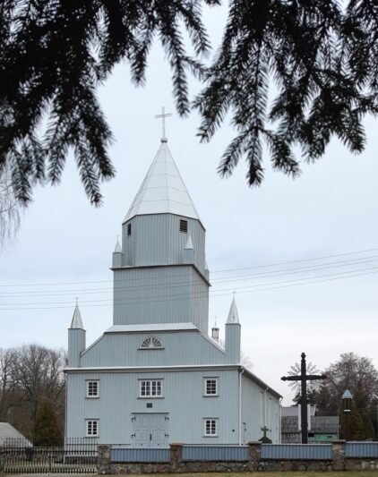 Ugniagesiai keitė kryžių