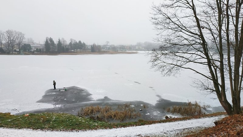 Ugniagesys: lipti ant ledo negalima