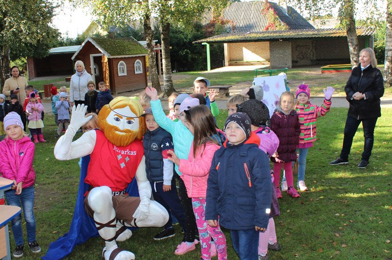 „Ąžuoliukas“ švenčia sveiką rudenėlį