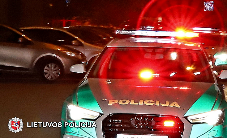 Užpuolė ir subadė laiptinėje