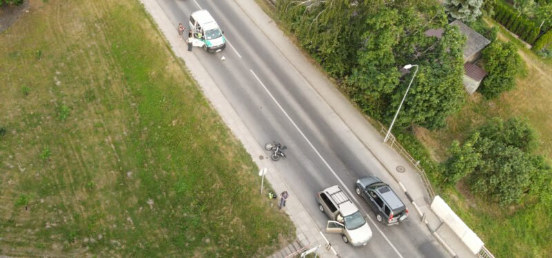 Užsižiopsojęs motociklininkas trenkėsi į mašiną (papildyta,nuotraukos) (5)