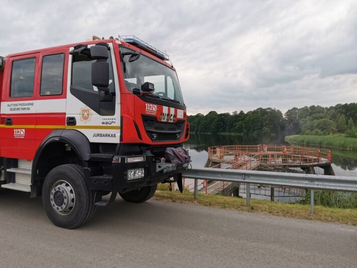 Užtvankoje – ančių gelbėjimo operacija (nuotraukos)