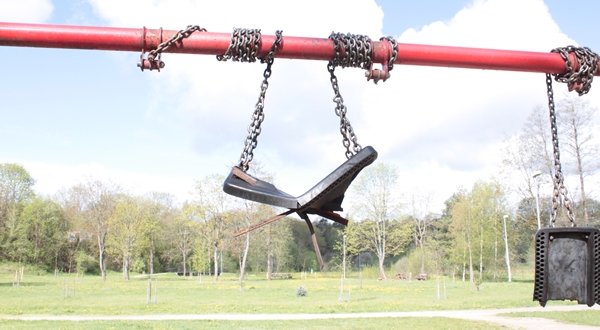 Vaikų žaidimų aikštelės – neprižiūrėtos ir nesaugios (nuotraukos) (9)