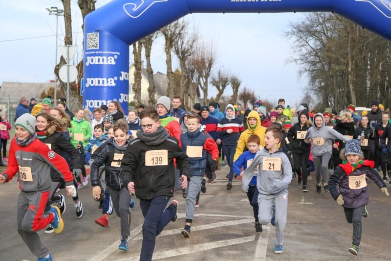 Valstybės atkūrimo dieną – bėgikų būrys (nuotraukos)